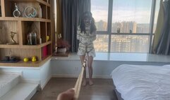 FX82-White stockings, twin ponytails, Asian girl, bound by ropes, walking on a rope full of knots, stimulating orgasm, controlling orgasm.