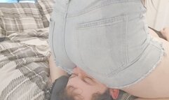 Goddess Lexi: Jeanshorts facesitting