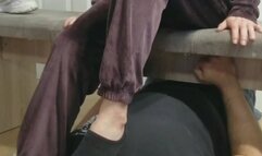 Footsniffing after gym Part 1 Füße schnüffeln nach dem Fitness Teil 1