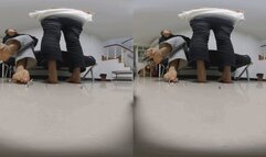 3DVR180 Two friends and are looking for smaller friends 1