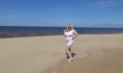 Golden rain 106 - Splashes on beach
