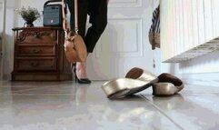Smelly feet in smelly slippers MP4
