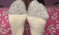 Pulling Off My Fuzzy Socks. Wrinkly Soles & Toe Wiggles Revealed.