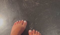 Pretty white toes