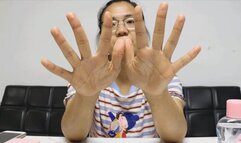4K ANNA HAND FETISH