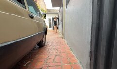 Karlota en pijama y sandalias sexys