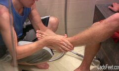 Angel Having His Feet Washed HD