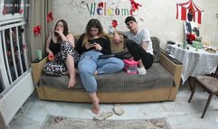 special candid BBW bare feet closeup scenes Living room camera at Kaela reallifecam apartment at Voyeur House TV 25.05.2026 from 00 h 39 min to 01 h 52 min editat