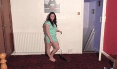 Head Trampling Dancing Girl (4K)