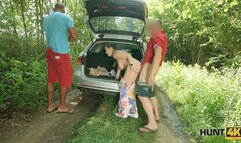 HUNT4K. Coqueta Dama Con Formas Naturales Obtiene Buen Dinero