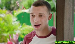 Stepsis starts sucking her stepbros cock