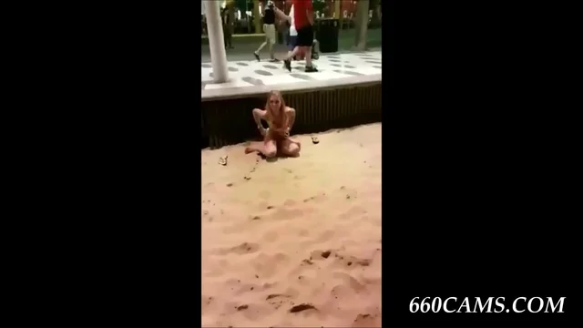 640px x 360px - Camgirl, Risky Public Beach Masturbation Porn Video