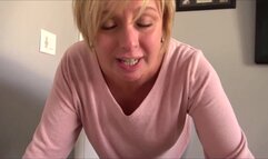 I try to fuck my stepmom at home while my father busy at work