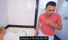 Late for the guy to bathe with the big tits girl