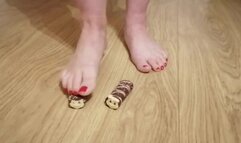 Caterpillar Crushed by Hotwifes Feet.