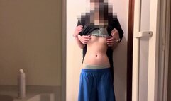 【★バスケの部活帰りの18歳JK★汗臭いまま洗面台の前で生ハメ中出し】髪の毛をひっぱられながらバック挿入★さっきまで練習してたのに、SMおもちゃで全身拘束★結局またトロッと生中出し★