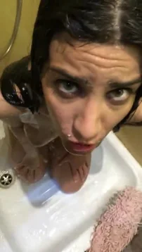Mouthpissing - Pee In Her Mouth Pissing Porn Video