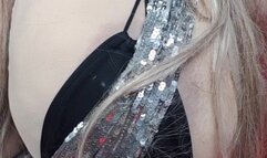 Susi is doing sexy goldchaine pussystffing watch her