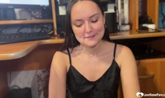 Gamer nerdy dude gets blowjob