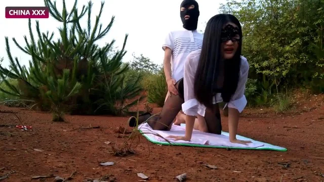 640px x 360px - Amateur Masked Chinese Couple Fuck Outdoors Porn Video