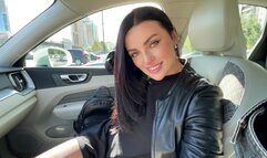 Passers-by do not allow a normal blowjob in the car