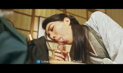 Hoa Tu helps Quan Vu absorb poison from the crab