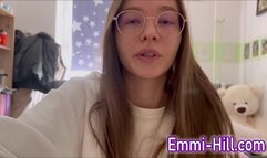 TEEN HARDCORE FINGER FUCKS HERSELF! SQUIRT!