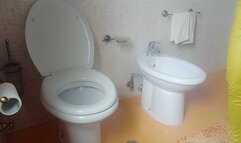 my stepaunt pees with leggings