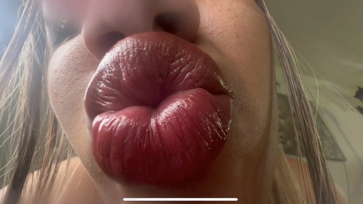 Big Lips - STANDARD VER Kiss From Giantess Big Lips