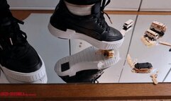 Mila - fragile toy cars - puma sneaker