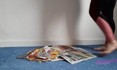 Sneaker-Girl Darleen - Newspaper Crush