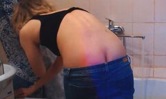 Buttcrack and bathcleaning