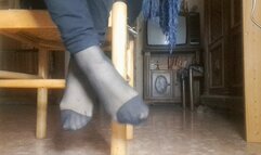 SUBMISSION TO PANTYHOSE FEET