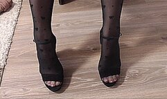 COVERED FEET WITH BLACK PAANTYHOSE!MP4