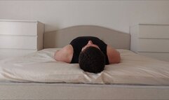 Face sitting and orgasm in pink leggings