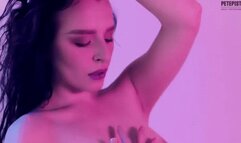 Quinn Linden fashion drool SloMo (Mobile)