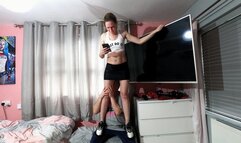 Danielle Standing On His Legs Whilst Having Her Legs Kissed & Massaged (4K)