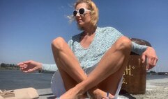 Panty flash in the wind