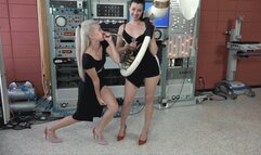 Anna and Lana Try Out the Sousaphone (MP4 - 720p)