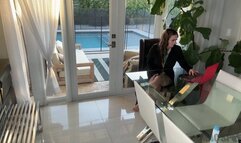 PAWG babe Richh Des Gets Fucked Over Glass Desk