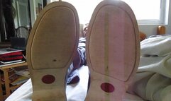 sniff and massage my feet by Hairyartist