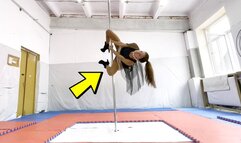 VIKA TRAINING IN THE GYM