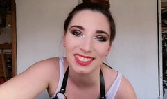 Kind giantess lets you watch her squash