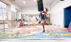 VIKA KICKBOXING IN RIPPED PANTYHOSE