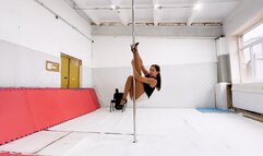 VIKA TRAINING IN TIGHTS ON THE PYLON