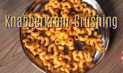 Crush snack food - Knabberkram zerdrücken