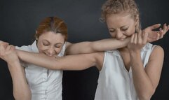 i morsi di due splendide ragazze - the bites of two beautiful girls (MOBILE VERSION MP4)