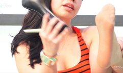 Kimmy: Pantyhose Foot Tease