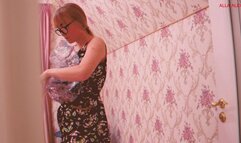 Alla is outraged by the mess in the room and scattered inflatable toys, Alla quickly blows off the inflatable toys and cleans up the room!!!