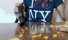 Cleaning the table with a vacuum cleaner MP4(1280*720)HD